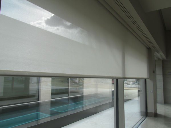 Tipos de estores y cortinas para grandes ventanas